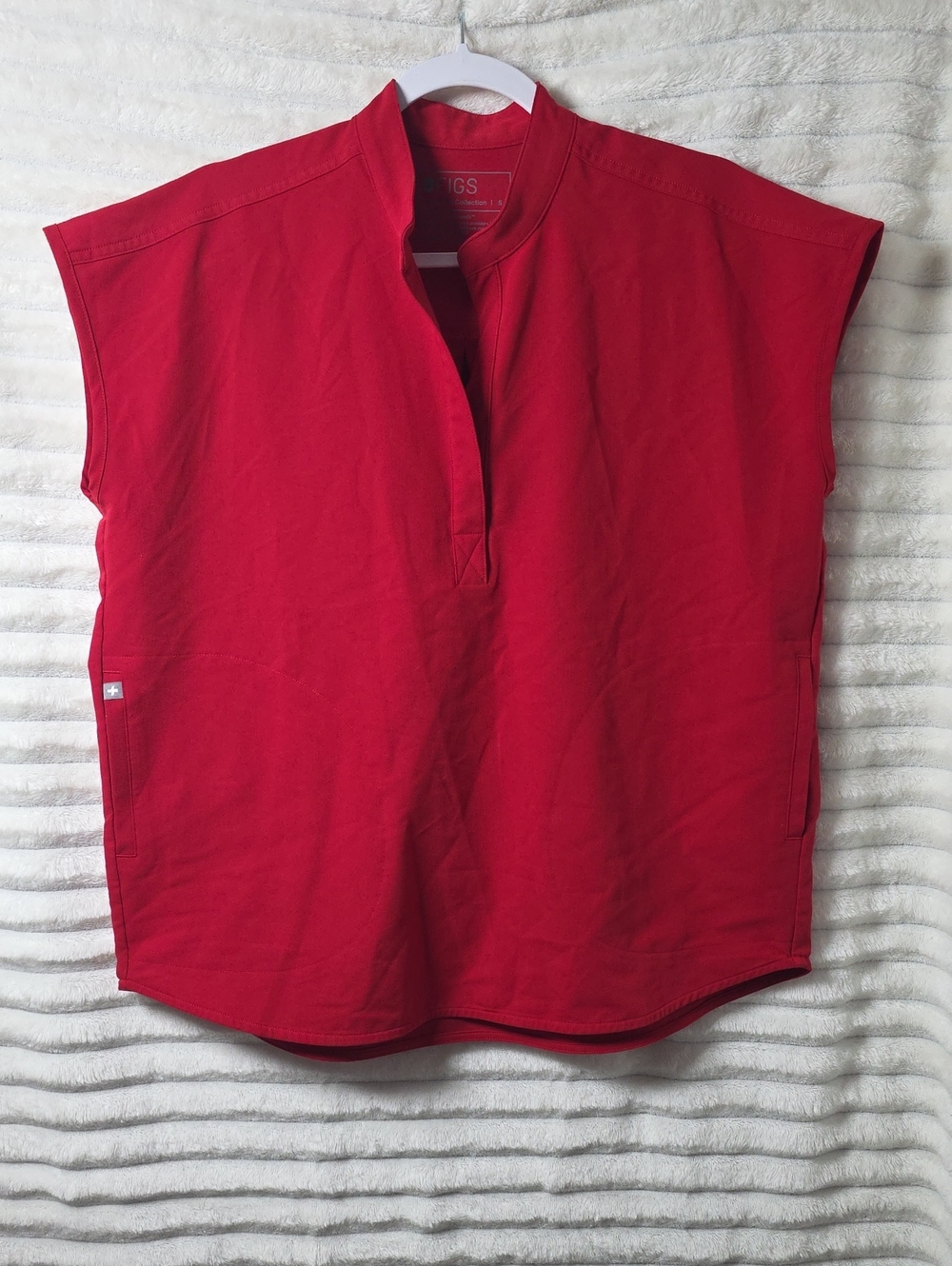 0423‎ Figs Women's Red Scrub Top